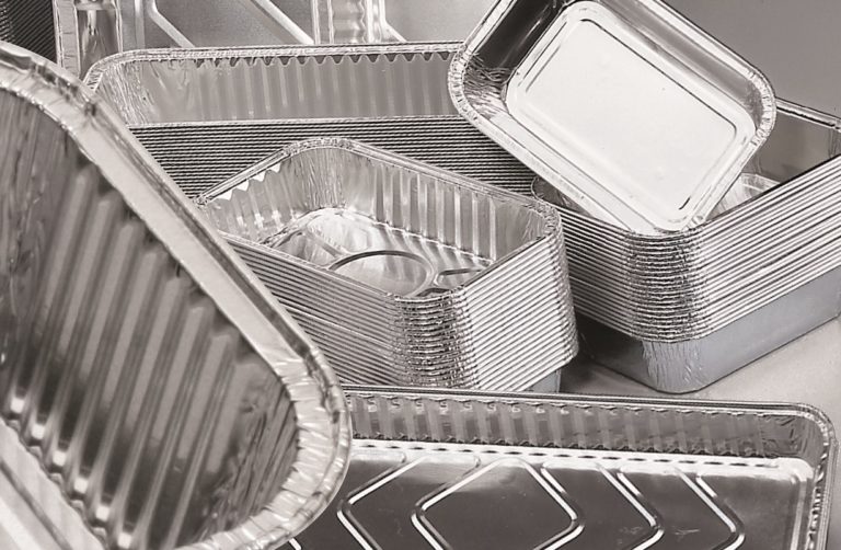 Dlaczego warto wybierać foremki aluminiowe zamiast plastikowych pojemników?